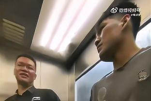 昔日张琳芃被日本球员拽着头发扔出2米远，愤怒起身将对方撞翻